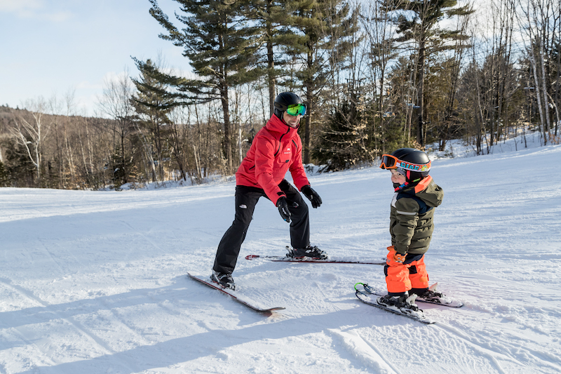 skieurs parents et enfants