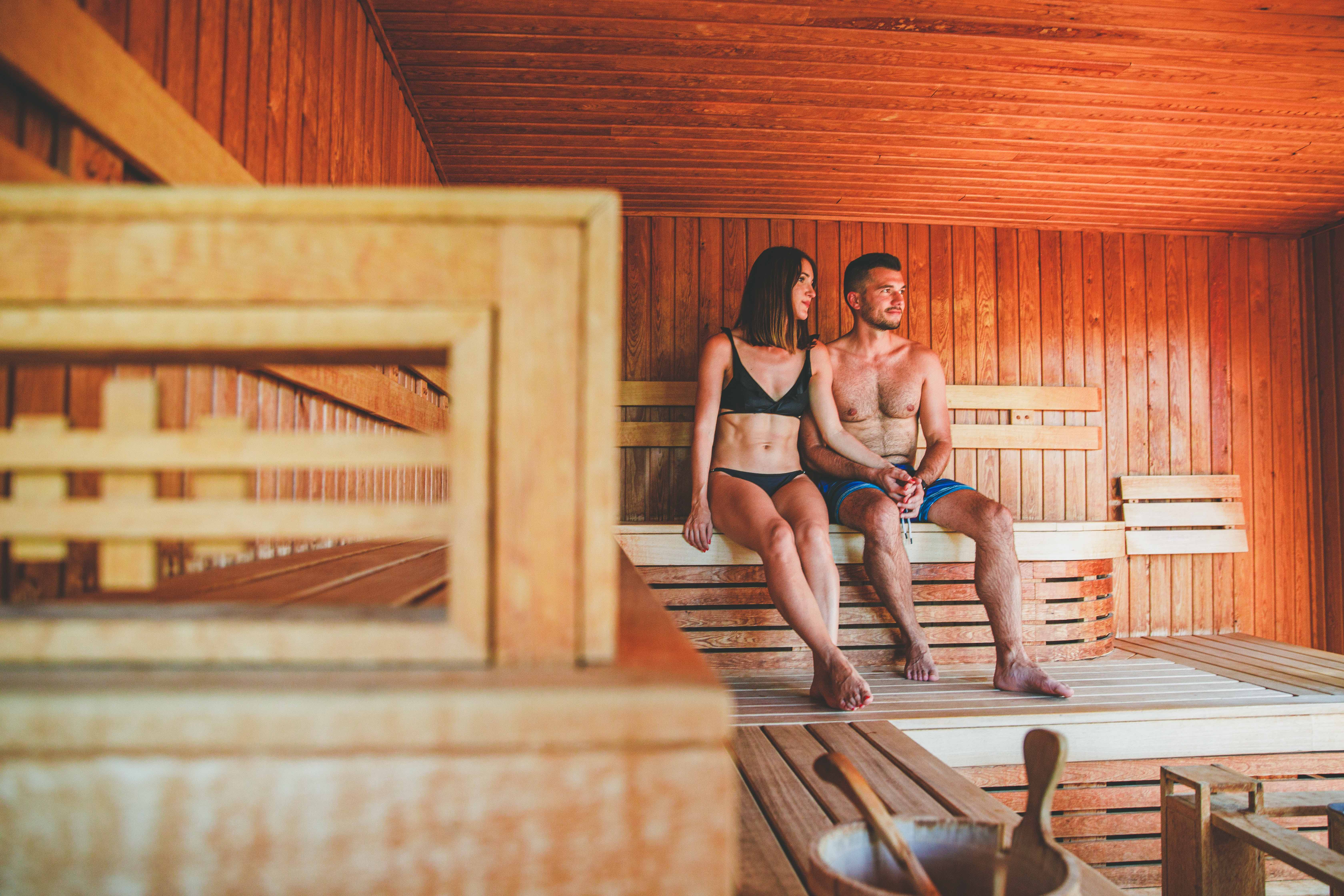 couple dans sauna