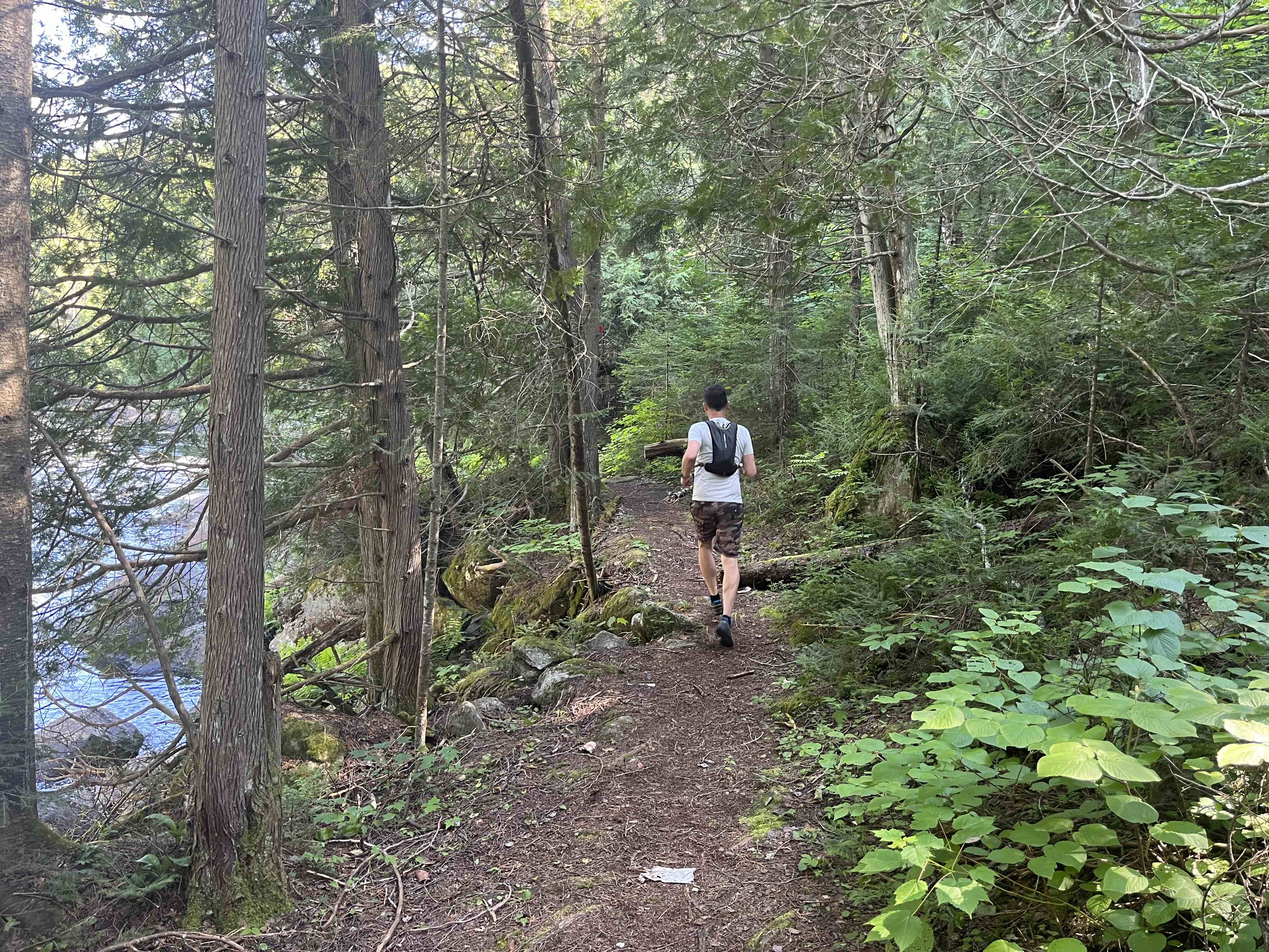 course en sentier aux Cinq Chutes