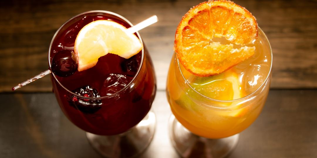 Sangria et cocktail à l'orange